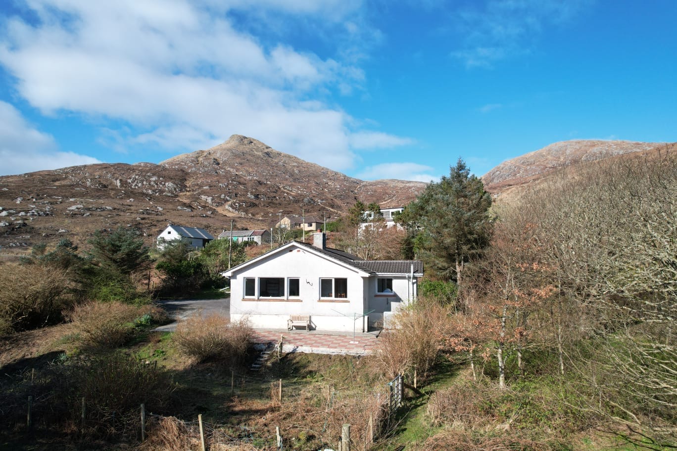 Barra Woodview set below the hills